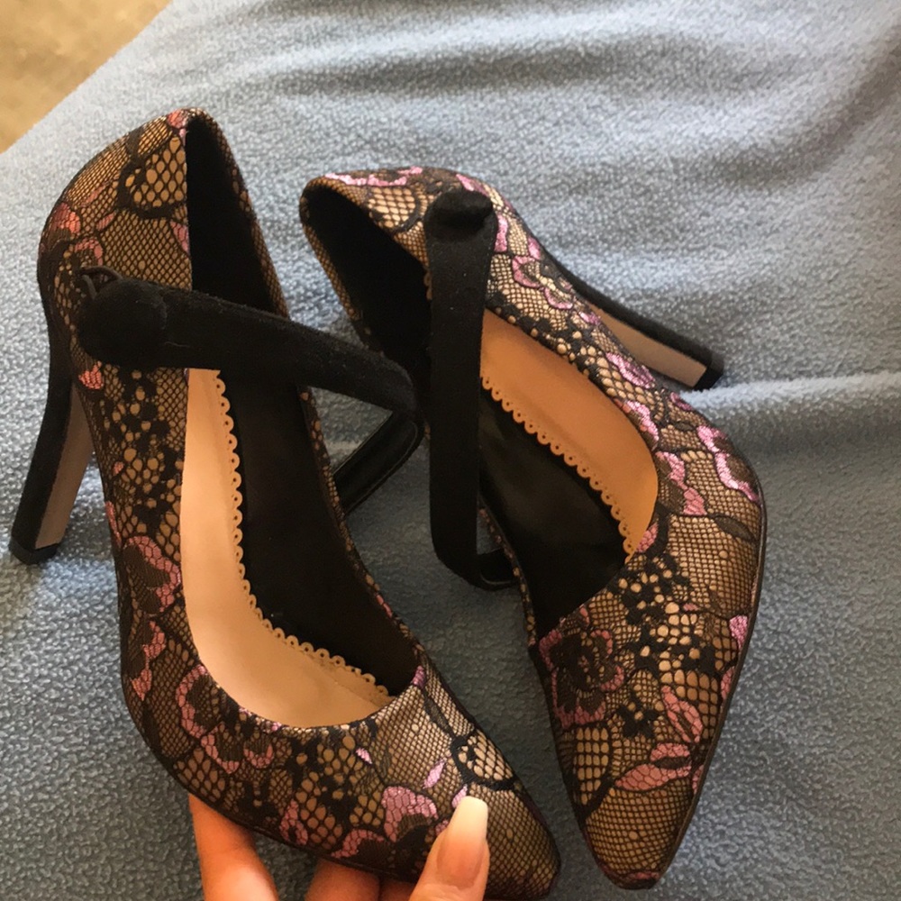 Shoe dazzle heels !